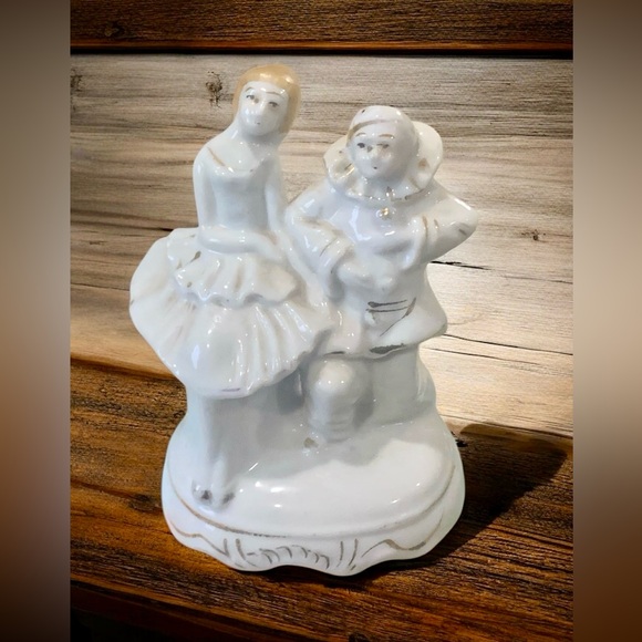 Vintage Porcelain Victorian Courting Couple Figurine Made In Japan - Picture 2 of 7